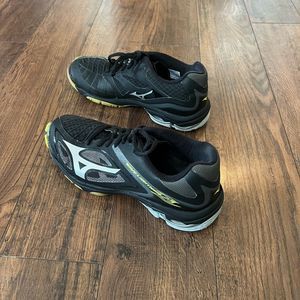 Mizuno Volleyball Shoes Women’s Black Wave Lightning Z3 Sneakers Size 7.5 (Used)